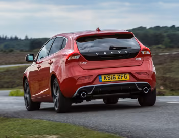 Volvo V40 D3 R-Design [UK-spec] '2016–19