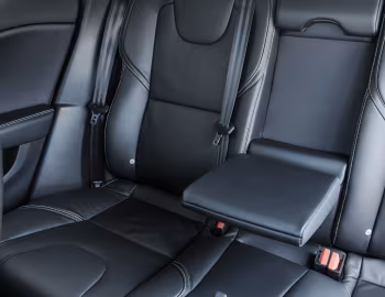 Interior Volvo V40 D3 R-Design [UK-spec] '2016–19