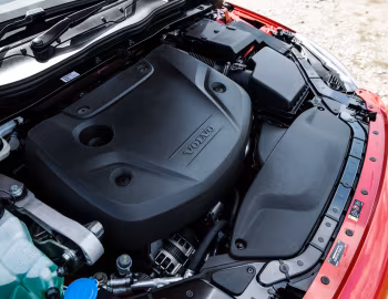 Sous la capuche Volvo V40 D3 R-Design [UK-spec] '2016–19