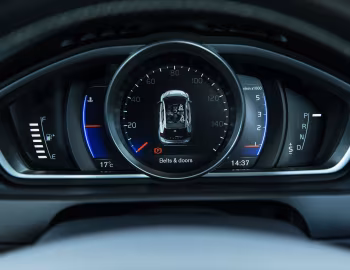 Painel Volvo V40 D3 R-Design [UK-spec] '2016–19