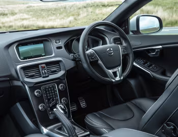 Interior Volvo V40 D3 R-Design [UK-spec] '2016–19