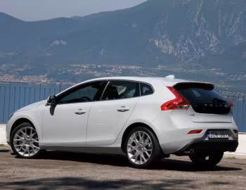 Volvo V40 D4 [Worldwide] '2012–16