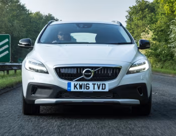 Volvo V40 D4 Cross Country [UK-spec] '2016–19
