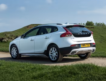 Volvo V40 D4 Cross Country [UK-spec] '2016–19
