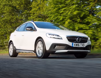 Volvo V40 D4 Cross Country [UK-spec] '2016–19