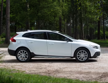 Volvo V40 D4 Cross Country [UK-spec] '2016–19