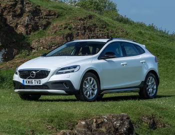 Volvo V40 D4 Cross Country [UK-spec] '2016–19