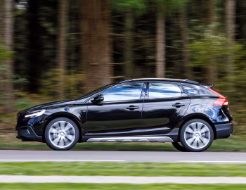 Volvo V40 D4 Cross Country [Worldwide] '2016–19