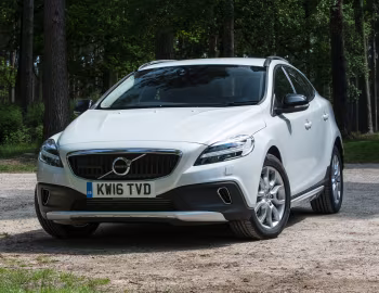 Volvo V40 D4 Cross Country [UK-spec] '2016–19