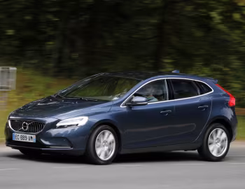 Volvo V40 D4 Inscription [Worldwide] '2016–19