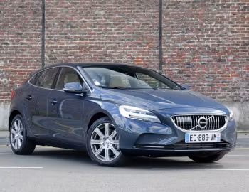 Volvo V40 D4 Inscription [Worldwide] '2016–19