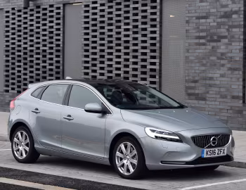 Volvo V40 D4 Inscription [UK-spec] '2016–19