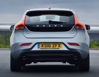 Volvo V40 D4 Inscription [UK-spec] '2016–19