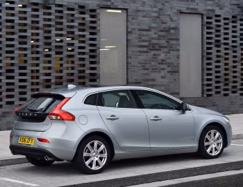 Volvo V40 D4 Inscription [UK-spec] '2016–19