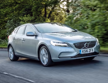 Volvo V40 D4 Inscription [UK-spec] '2016–19