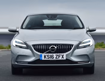 Volvo V40 D4 Inscription [UK-spec] '2016–19