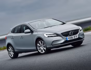 Volvo V40 D4 Inscription [UK-spec] '2016–19