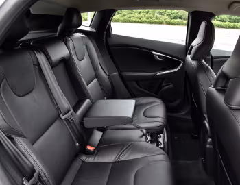 Interior Volvo V40 D4 Inscription [UK-spec] '2016–19