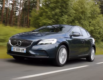 Volvo V40 D4 Inscription [Worldwide] '2016–19
