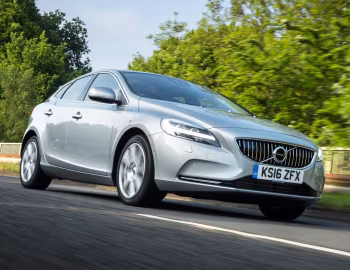 Volvo V40 D4 Inscription [UK-spec] '2016–19