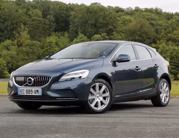 Volvo V40 D4 Inscription [Worldwide] '2016–19