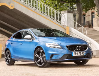 Volvo V40 D4 R-Design [Worldwide] '2016–19