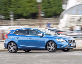 Volvo V40 D4 R-Design [Worldwide] '2016–19