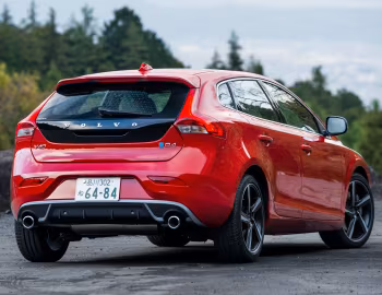 Volvo V40 D4 R-Design [Japan] '2015