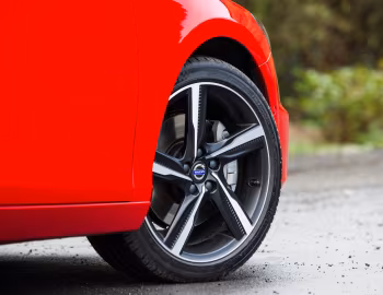 Volvo V40 D4 R-Design [Japan] '2015