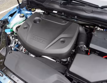 Sob o capô Volvo V40 D4 R-Design Polestar Edition [Japan] '2017