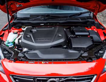 Sous la capuche Volvo V40 D4 R-Design [Japan] '2015