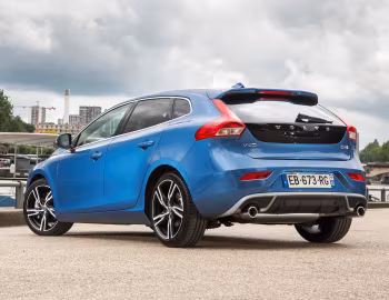 Volvo V40 D4 R-Design [Worldwide] '2016–19
