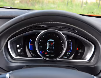 Painel Volvo V40 D4 R-Design [UK-spec] '2012–16