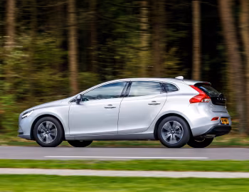 Volvo V40 T2 Inscription [Worldwide] '2016–19