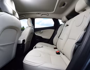 Interior Volvo V40 T3 [UK-spec] '2012–16