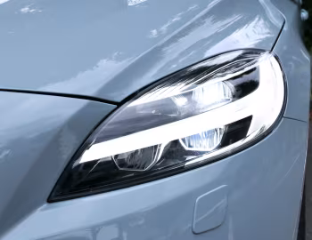 Volvo V40 T3 Momentum [Japan] '2016–19