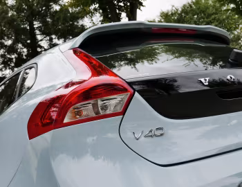 Volvo V40 T3 Momentum [Japan] '2016–19