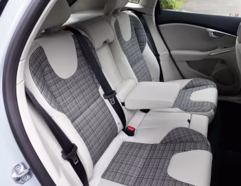 Interior Volvo V40 T3 Momentum [Japan] '2016–19