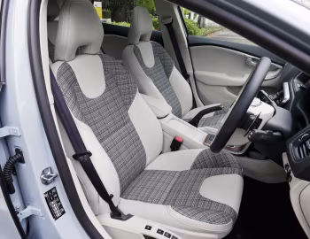 Interior Volvo V40 T3 Momentum [Japan] '2016–19