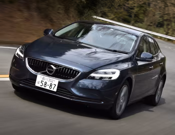 Volvo V40 T3 Momentum [Japan] '2016–19