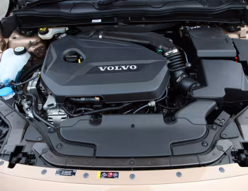 Sous la capuche Volvo V40 T4 [UK-spec] '2012–16