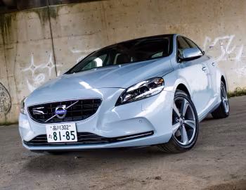 Volvo V40 T4 [Japan] '02.2013–07.2016