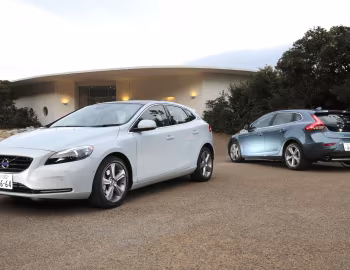Volvo V40 T4 [Japan] '02.2013–07.2016