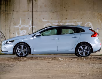 Volvo V40 T4 [Japan] '02.2013–07.2016