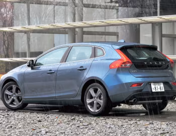 Volvo V40 T4 [Japan] '02.2013–07.2016