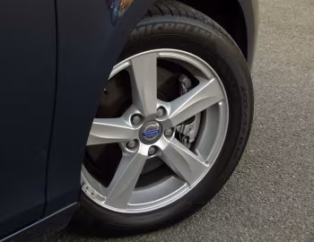 Volvo V40 T4 [Japan] '02.2013–07.2016