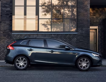 Volvo V40 T5 Inscription [Worldwide] '2016–19