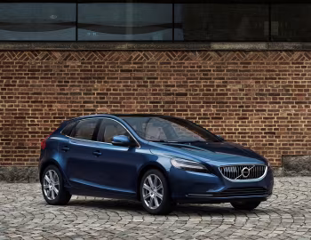 Volvo V40 T5 Inscription [Worldwide] '2016–19