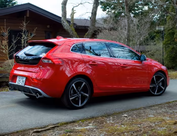 Volvo V40 T5 R-Design [Japan] '2013–16
