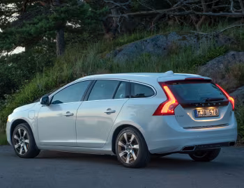 Volvo V60 D6 Plug-In Hybrid [Worldwide] '2013–18